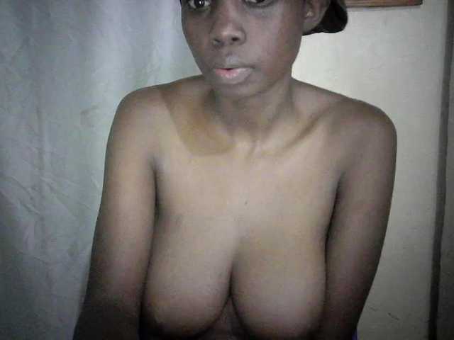 Prettygurl4 live cam on BongaCams