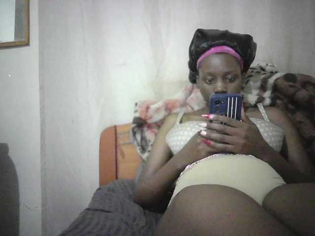 Prettygurl4 live cam on BongaCams