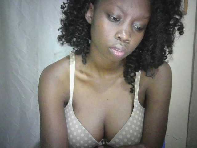 Prettygurl4 live cam on BongaCams