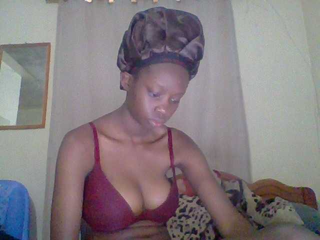 Prettygurl4 live cam on BongaCams