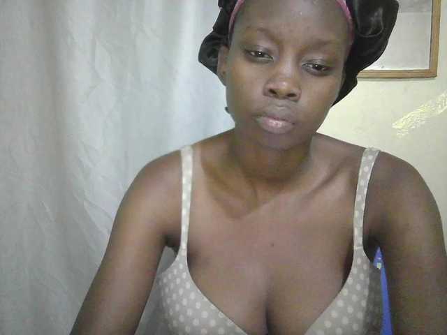 Prettygurl4 live cam on BongaCams