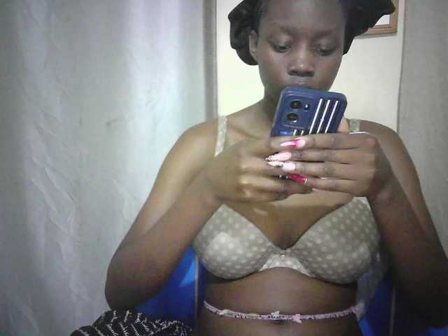 Prettygurl4 live cam on BongaCams