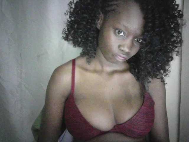 Prettygurl4 live cam on BongaCams