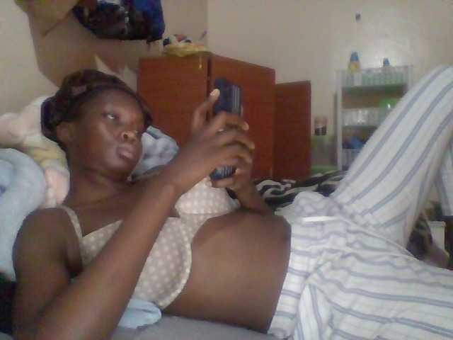 Prettygurl4 live cam on BongaCams