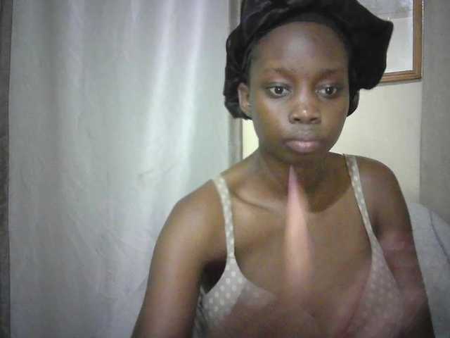 Prettygurl4 live cam on BongaCams
