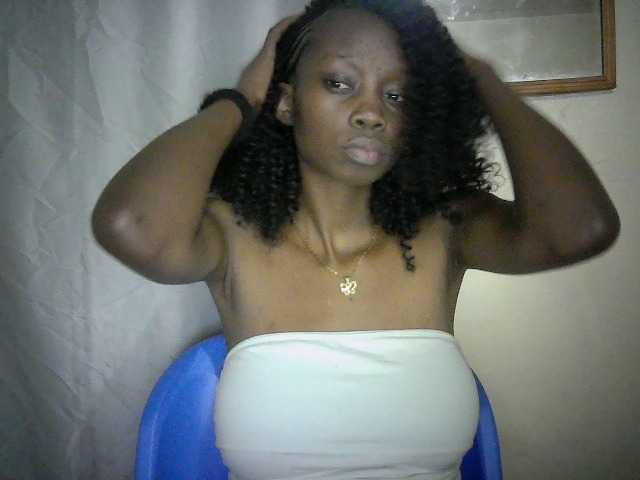 Prettygurl4 live cam on BongaCams