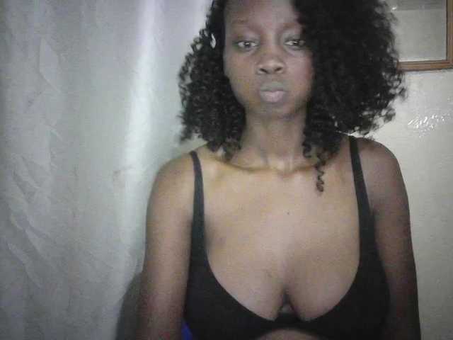 Prettygurl4 live cam on BongaCams