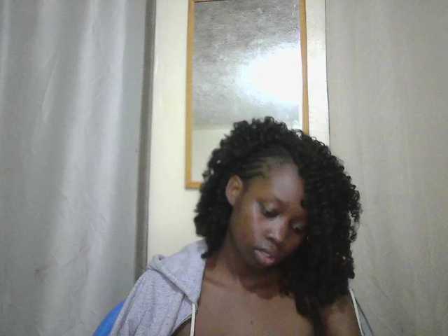 Prettygurl4 — live female cam