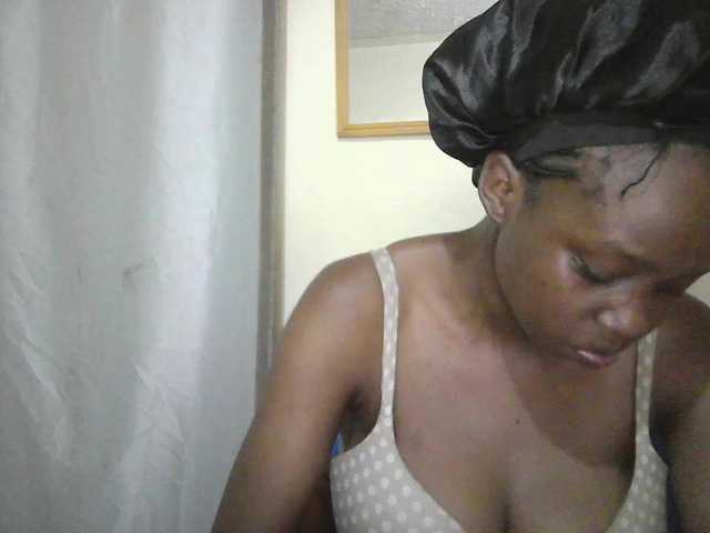 Prettygurl4 live cam on BongaCams