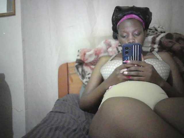 Prettygurl4 live cam on BongaCams