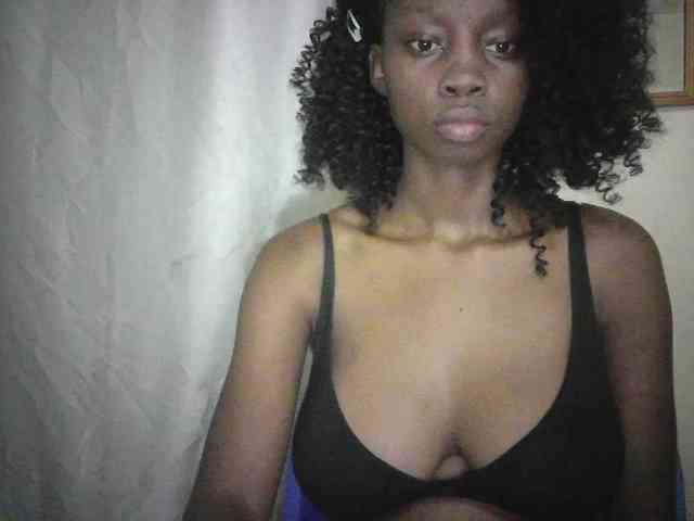 Prettygurl4 Live Webcam on BongaCams