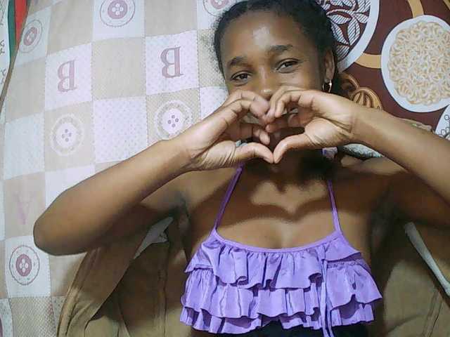 Little-sexy live cam on BongaCams