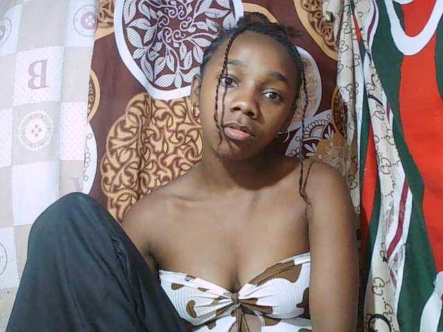 Little-sexy live cam on BongaCams