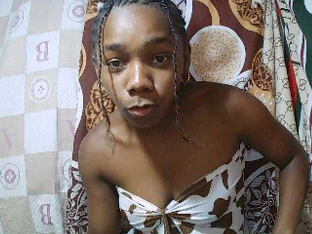 Little-sexy live cam on BongaCams