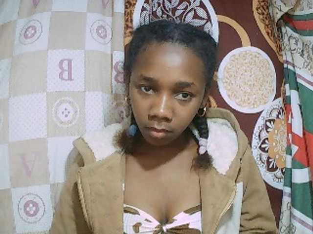 Little-sexy live cam on BongaCams