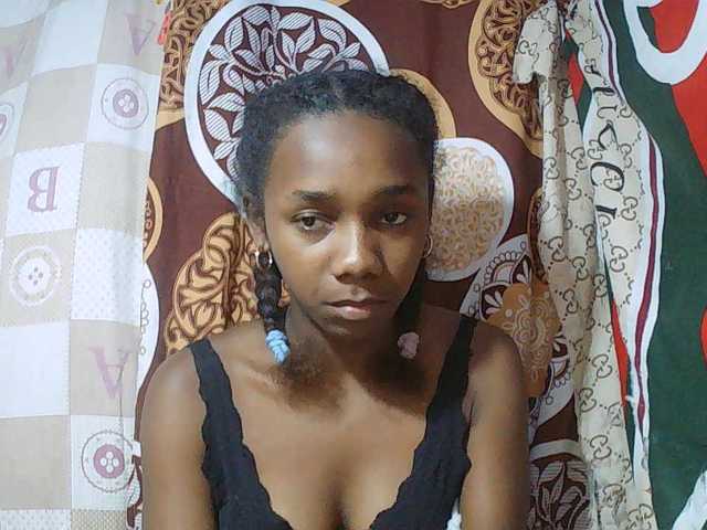 Little-sexy live cam on BongaCams