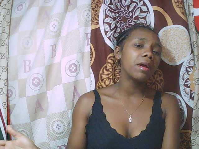 Little-sexy live cam on BongaCams
