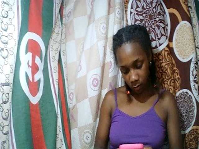 Little-sexy live cam on BongaCams