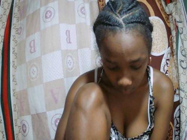 Little-sexy webcam bongacams model stream image