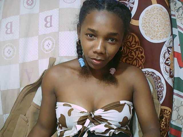 Little-sexy live cam on BongaCams