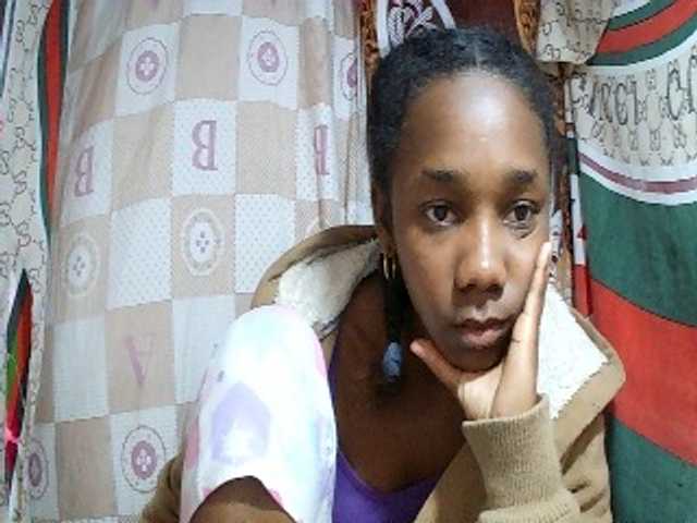 Little-sexy live cam on BongaCams