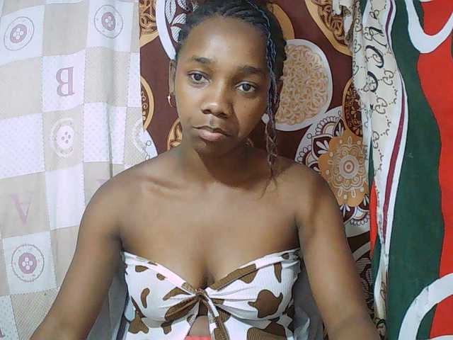 Little-sexy live cam on BongaCams