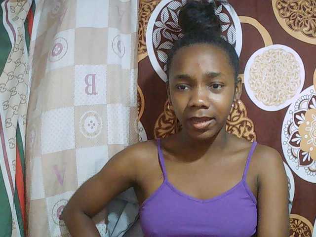 Little-sexy live cam on BongaCams