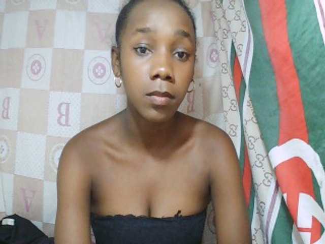 Little-sexy live cam on BongaCams