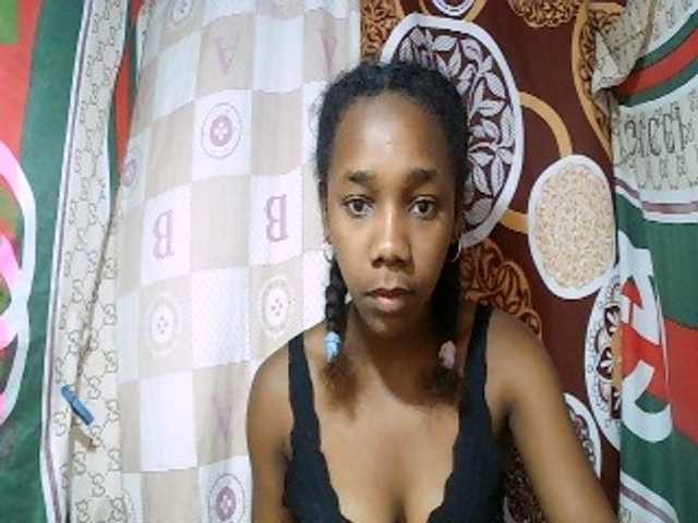 Little-sexy live cam on BongaCams