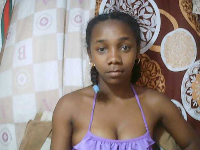 Little-sexy live cam on BongaCams