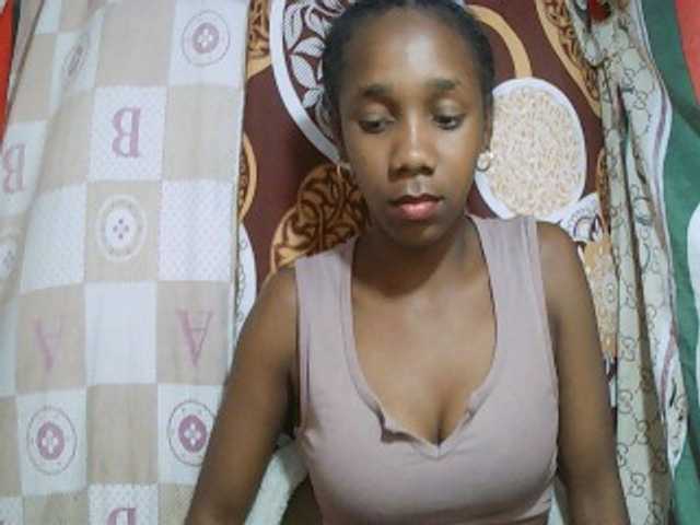 Little-sexy live cam on BongaCams