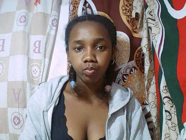 Little-sexy live cam on BongaCams