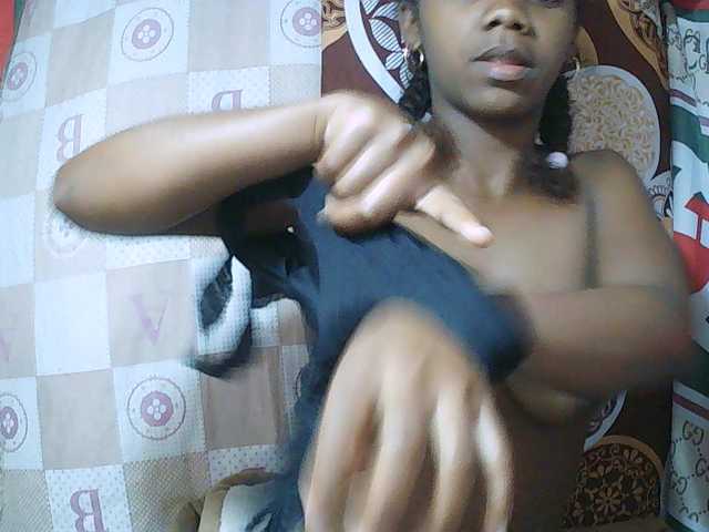 Little-sexy live cam on BongaCams