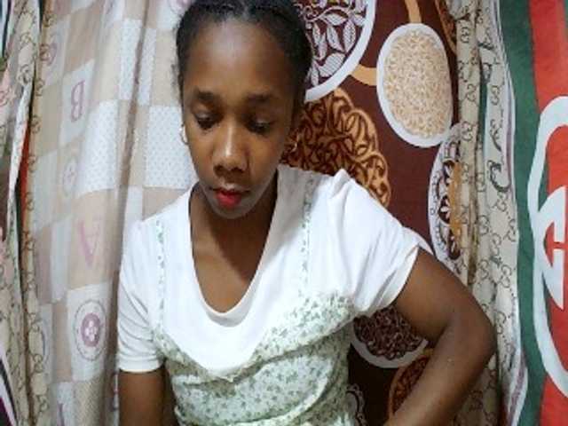 Little-sexy live cam on BongaCams