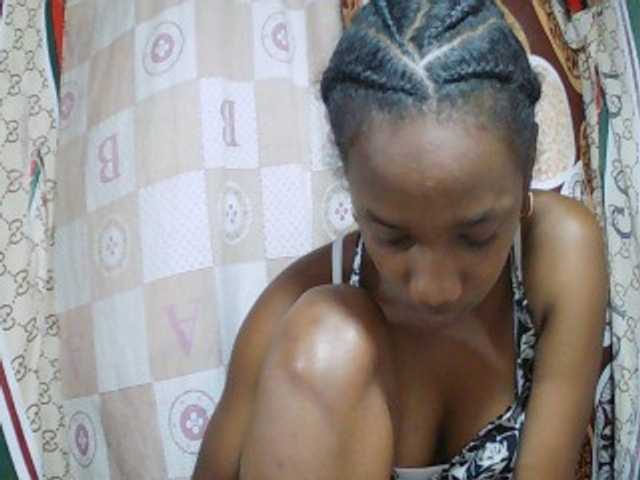 Little-sexy live cam on BongaCams