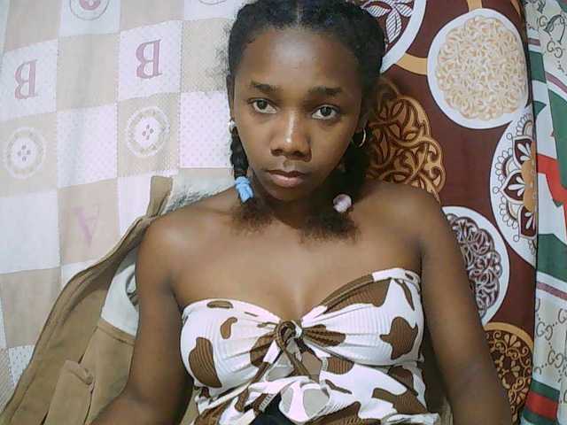 Little-sexy live cam on BongaCams