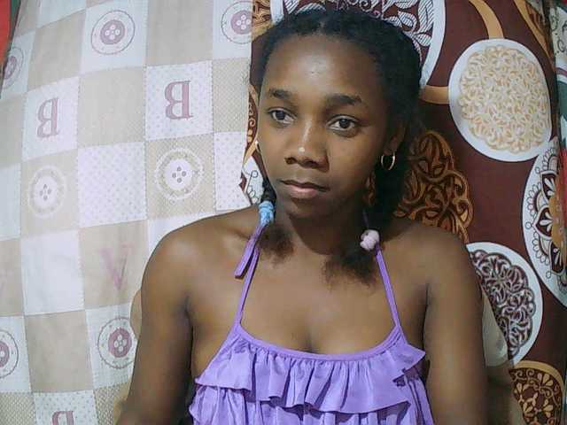 Little-sexy live cam on BongaCams
