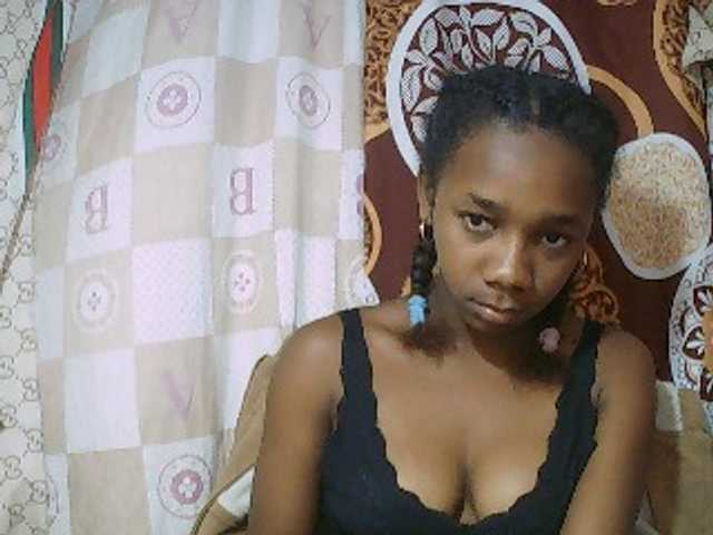 Little-sexy live cam on BongaCams