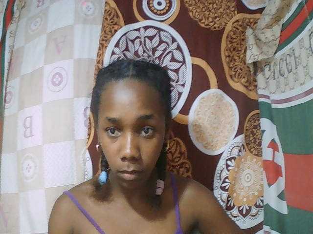 Little-sexy live cam on BongaCams