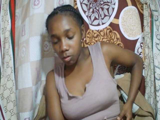 Little-sexy live cam on BongaCams