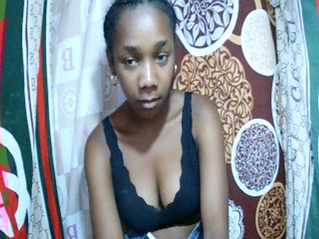 Little-sexy live cam on BongaCams