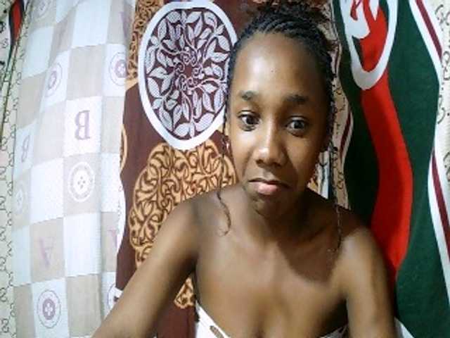 Little-sexy live cam on BongaCams