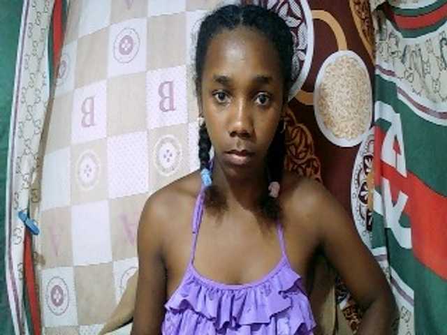 Little-sexy live cam on BongaCams