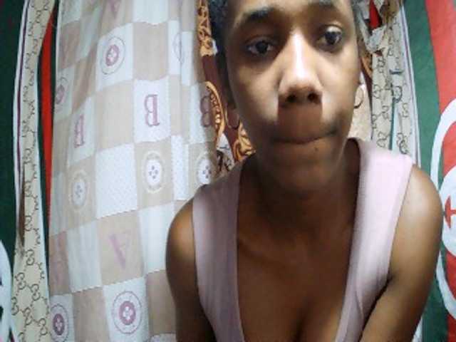 Little-sexy live cam on BongaCams