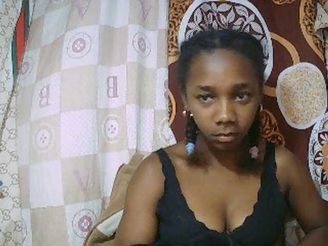 Little-sexy live cam on BongaCams