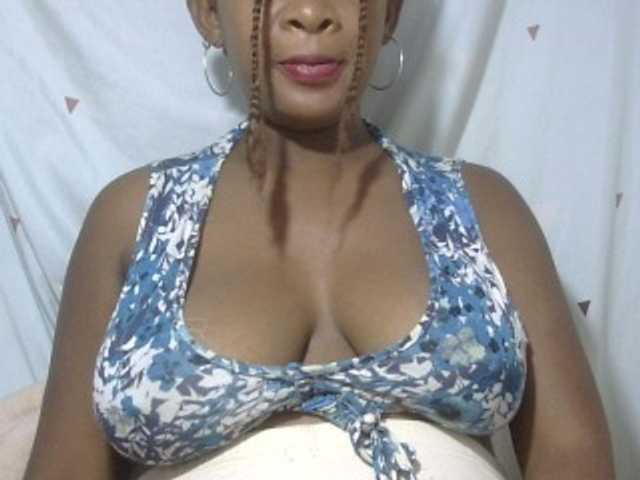 Love-Sexya live cam on BongaCams