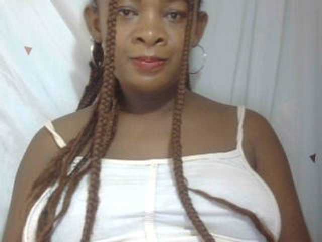 Love-Sexya live cam on BongaCams
