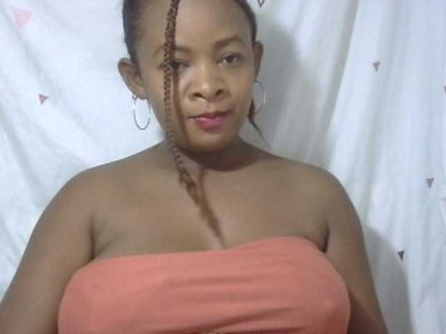 Love-Sexya live cam on BongaCams