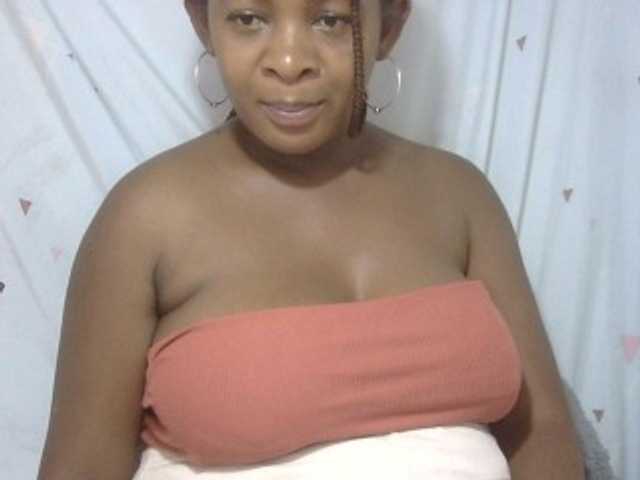 Love-Sexya live cam on BongaCams
