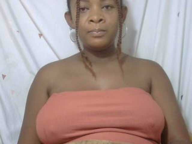 Love-Sexya live cam on BongaCams